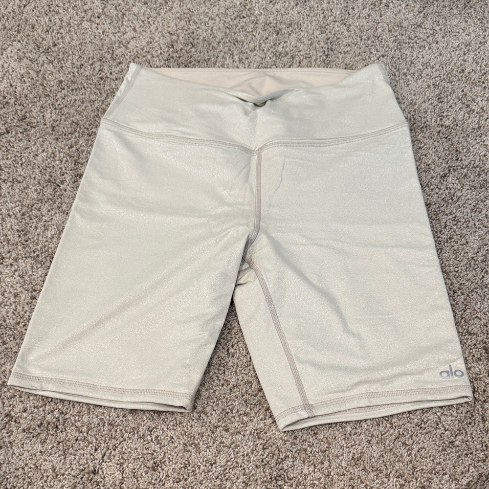 Rare Alo Yoga Beige Glitter Biker shorts size medium